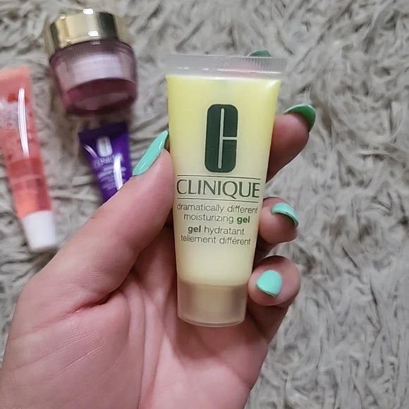 Beauty Bundle Estee Lauder Clinique Kiehls Lip Oil Hello Kitty Skin Face Lips ✨️